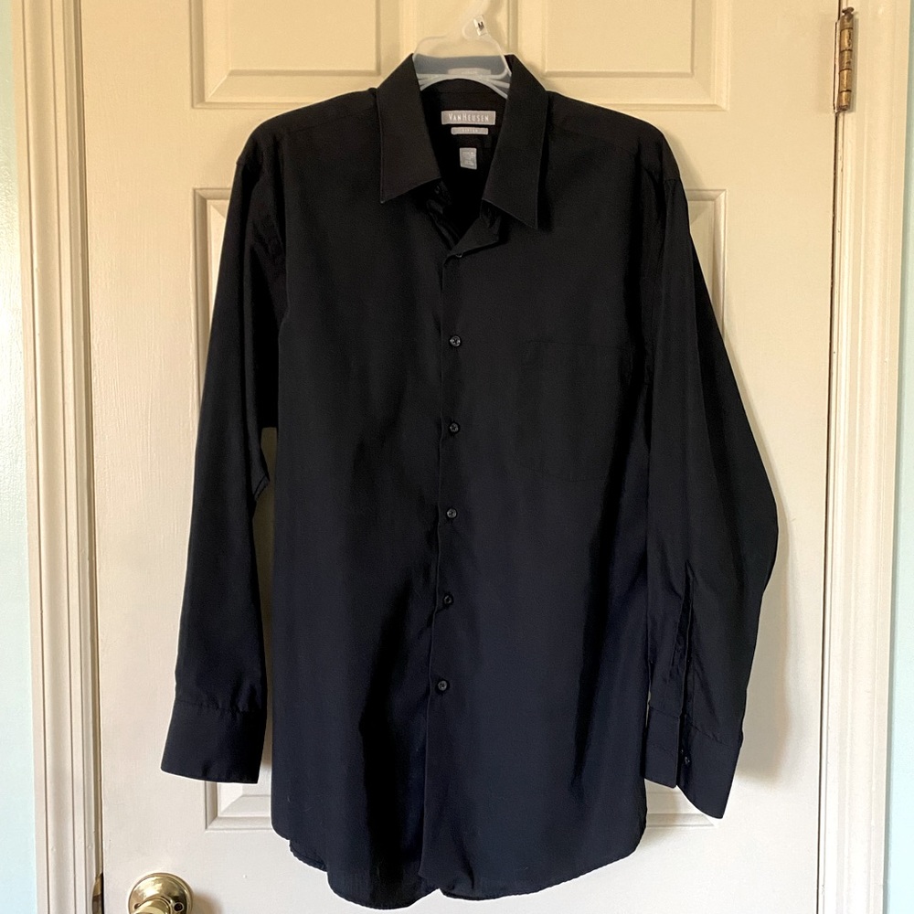 Van Heusen Men’s 16.5 32/33 black button down long sleeve shirt. Great condition